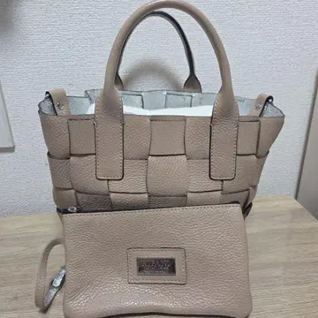 [중고품] RIPANI 천연 가죽 베이지 뜨개질 핸드백