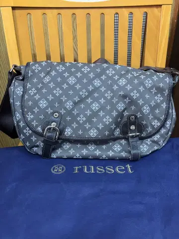 russet 숄더백
