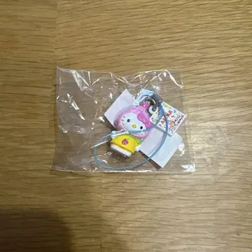 헬로키티 한정판 스트랩 딸기우유 목욕탕