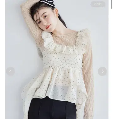 페플럼 프릴 상의 lilybrown