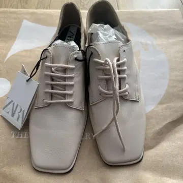 미사용 새상품 ZARA 가죽 신발 천연 가죽 로퍼