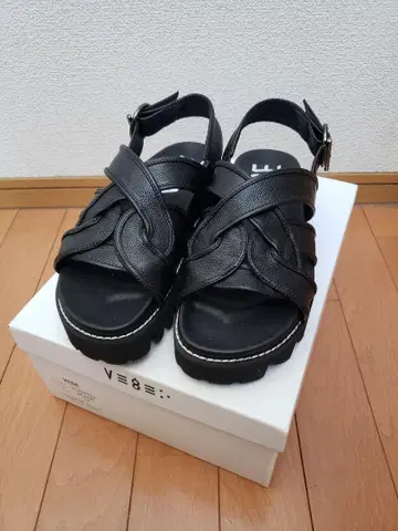 VEGE 베지 통굽 샌들 새상품급 37