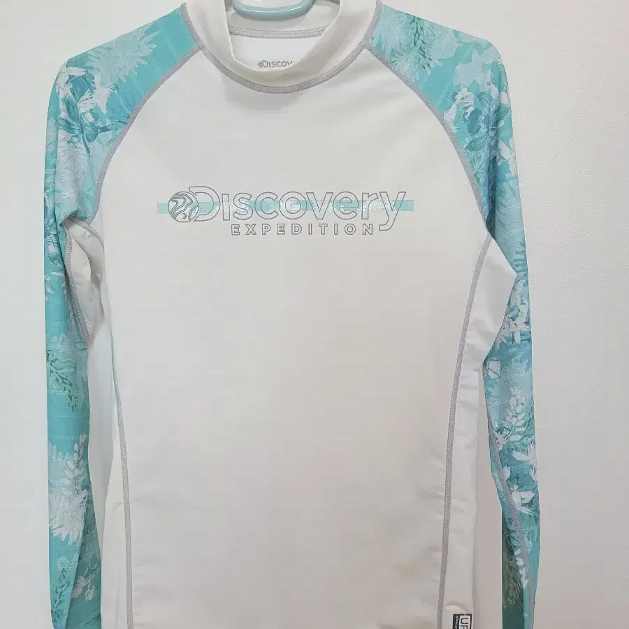 【DISCOVERY EXPEDITION】 WOMEN'S ESSENTIAL LOGO RASH GUARD Freshvent Women's Essential Logo Rash Guard | Discovery