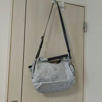 그레이 패턴 숄더백