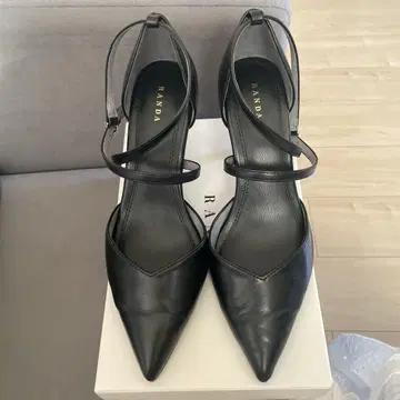 RANDA 블랙 스틸레토 하이힐