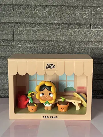 crybaby sad club pop mart 피규어