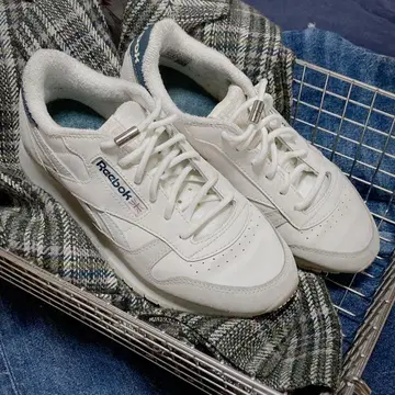 Reebok 클래식 레더 화이트 스니커즈 23.5cm
