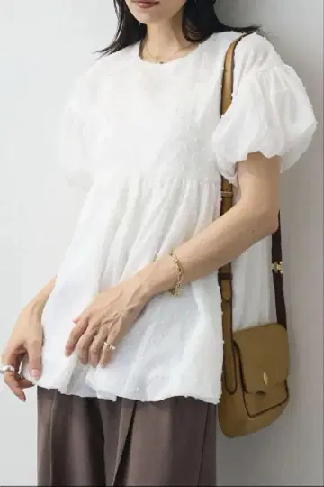 Frene 뉘앙스 카라 도트 자카드 퍼프 슬리브 튜닉 화이트