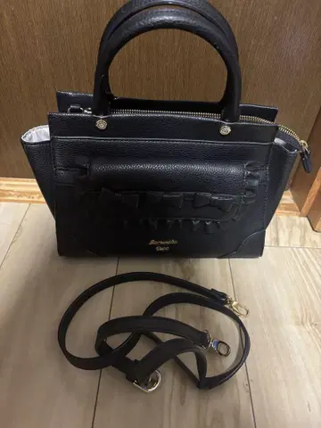블랙 프릴 디자인 핸드백
