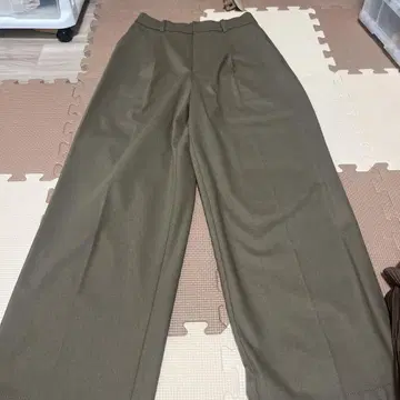 유니클로 턱 와이드 팬츠 S 사이즈