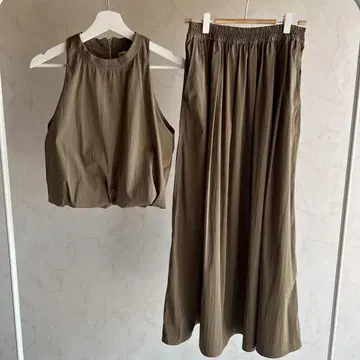 ZARA 플레어 상의 & 퍼프 미디 스커트