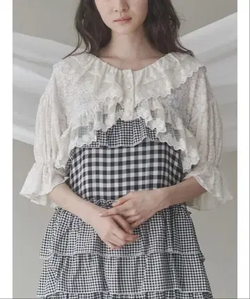 메리 제니 스캘럽 프릴 볼레로 아이보리
