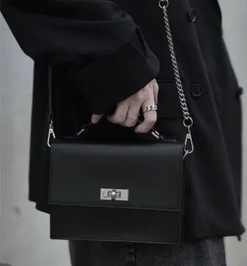 메탈 체인 숄더백
