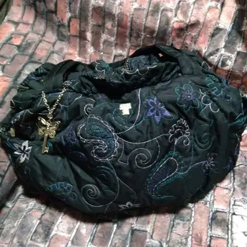 ANNA SUI 자수 퀼팅 숄더백 블랙