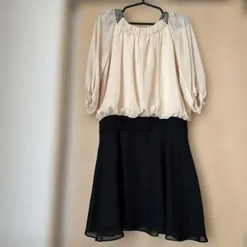 아이보리 블랙 비쥬 장식 원피스 심플리시떼