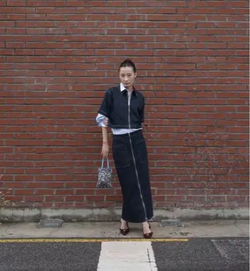 [ZARA] 프론트 지퍼 미디 데님 스커트
