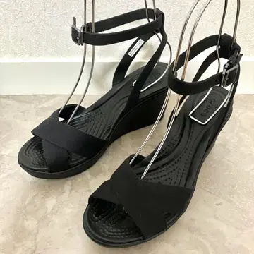 CROCS 샌들 블랙 웨지솔 앵클 스트랩