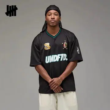 UNDEFEATED 블랙 저리 V넥