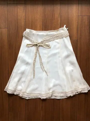 MK MICHEL KLEIN 100% 실크 라이트 베이지 플레어 스커트