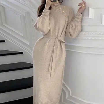 버튼이 달린 하이넥 니트 원피스