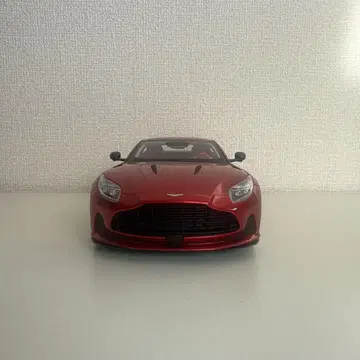 Xiaoguang Model 1/18 애스턴 마틴 db12