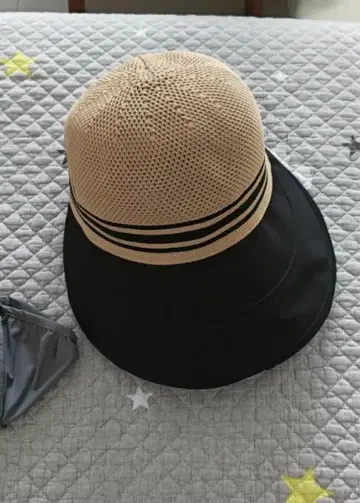 베이지와 블랙 스트라이프 밀짚모자