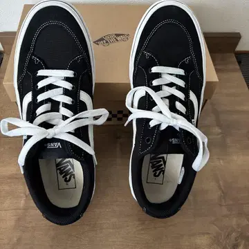 VANS 블랙/화이트 스니커즈