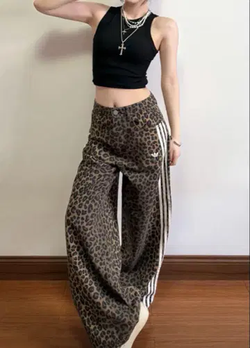 adidas 애니멀 프린트 데님 팬츠