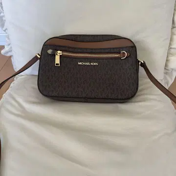 MICHAEL KORS 브라운 숄더백