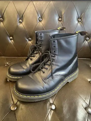 Dr. Martens 블랙 가죽 부츠