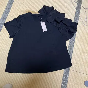 EMERY ROSE 프릴이 달린 블랙 티셔츠 1XL
