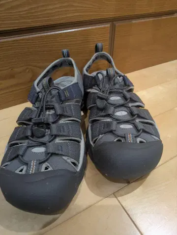 KEEN Newport H2 아웃도어 샌들 그레이