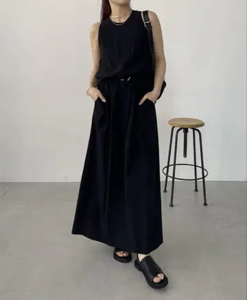카프리슈레마쥬 벌룬 탱크 x 드로스트 스커트 블랙 사이즈 [36]