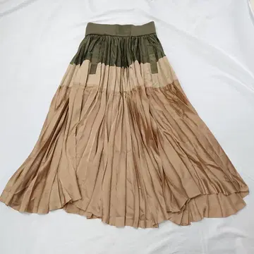 sacai 20SS 소재 절개 아코디언 플리츠 스커트