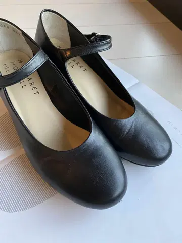 MARGARET HOWETT 블랙 가죽 펌프스 5cm