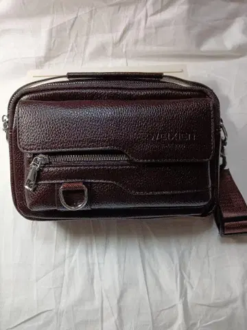 다크 브라운 가죽 바디백, 남성용, 완전 미사용 새상품, 수납 다수