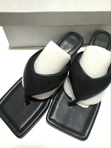 FRAY I.D 프레이 아이디 스퀘어 플립플랍 블랙 37
