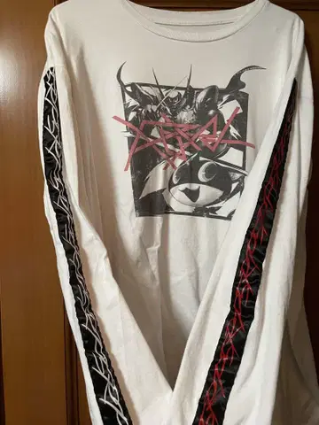 페르소나 5 P5R Divided Frame Tee 모르가나 L