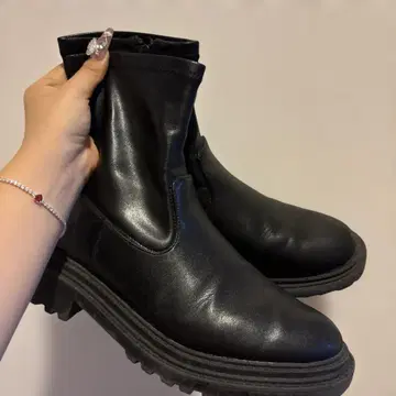 블랙 가죽 숏부츠 통굽