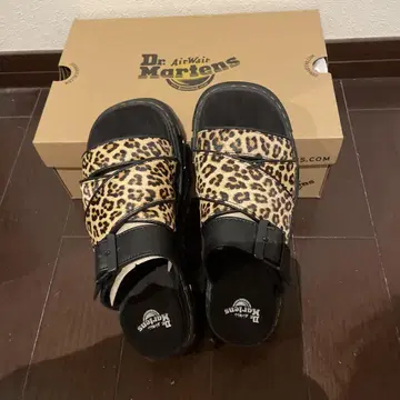 Dr. Martens MATTISON 슬라이드 샌들