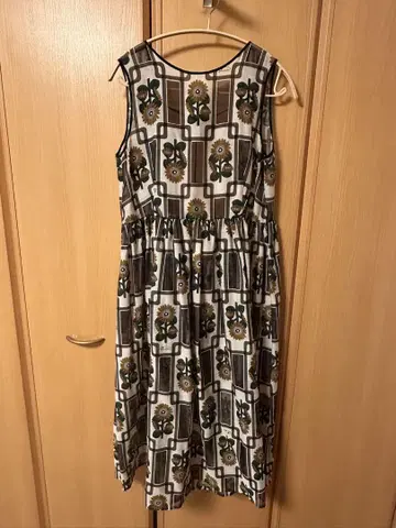 [딱 한 번 착용] peu pres 해바라기 오팔 프린트 원피스