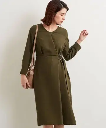 그린 라벨 릴랙싱 백 헨리넥 원피스 카키