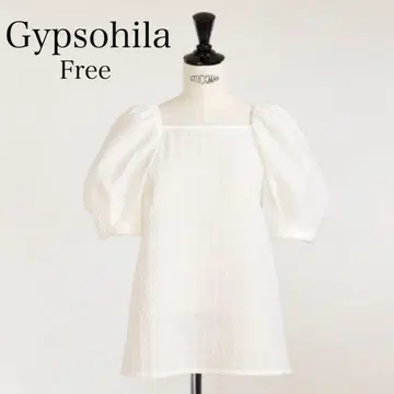 Gypsohila 지프소피아 자카드 퍼프 숄더 탑 화이트