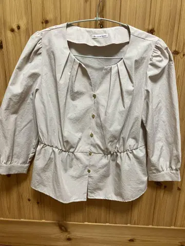 le.coeur blanc 베이지 오부 소매 블라우스