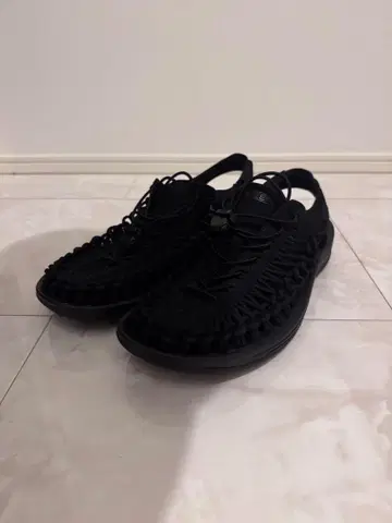 KEEN UNEEK
