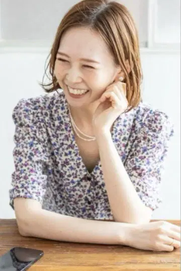 IENA 데생 프린트 미니 칼라 블라우스