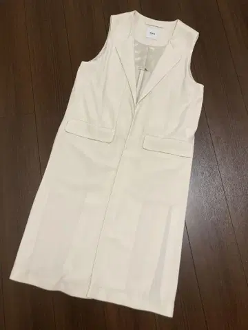 [ 새상품급 일본제 ] TONAL 아이보리 슬리브리스 롱 베스트