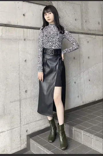 MURUA 블랙 가죽 타이트 스커트 벨트 포함