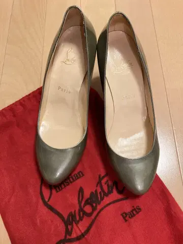 Christian Louboutin 에나멜 하이힐