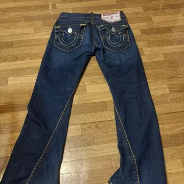 TRUE RELIGION 부츠 컷 데님